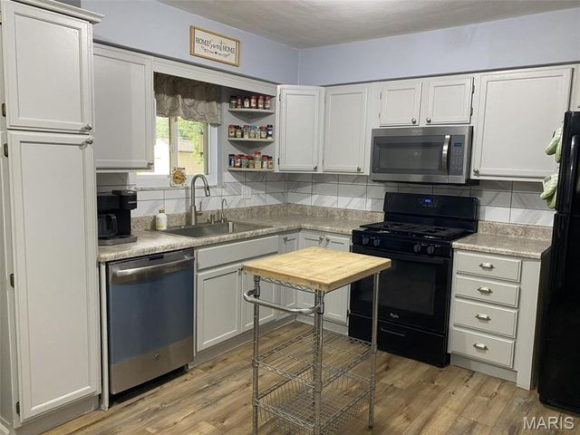 22 Saint George Drive, Belleville, IL 62221