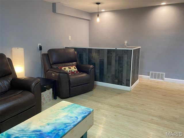 22 Saint George Drive, Belleville, IL 62221