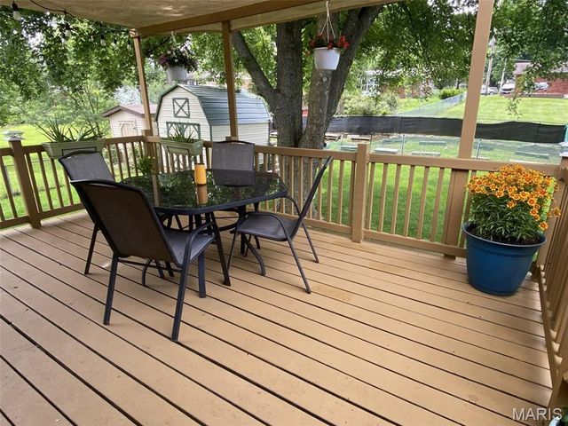 22 Saint George Drive, Belleville, IL 62221