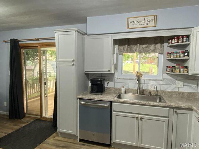 22 Saint George Drive, Belleville, IL 62221