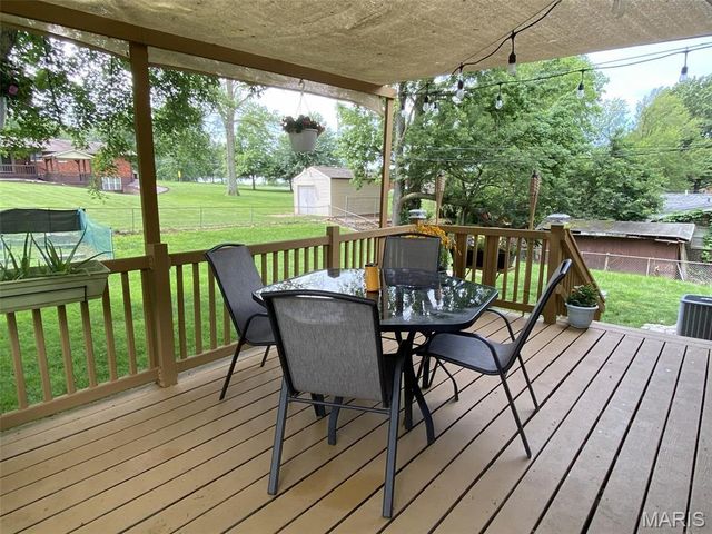 22 Saint George Drive, Belleville, IL 62221