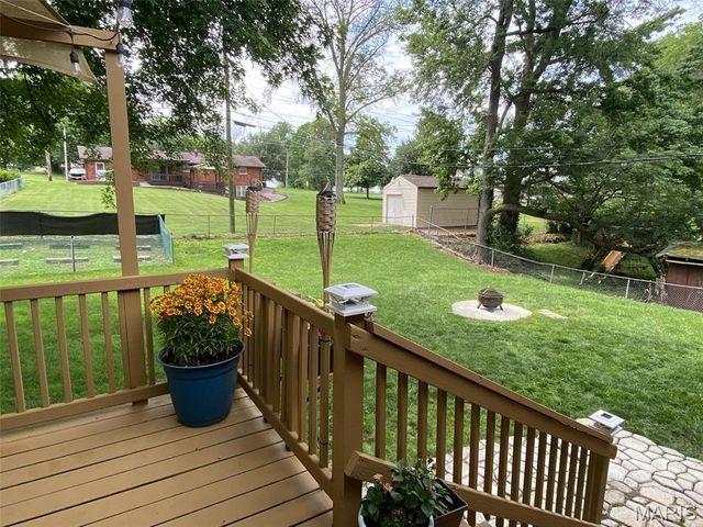 22 Saint George Drive, Belleville, IL 62221
