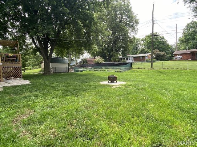 22 Saint George Drive, Belleville, IL 62221