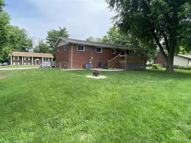 22 Saint George Drive, Belleville, IL 62221