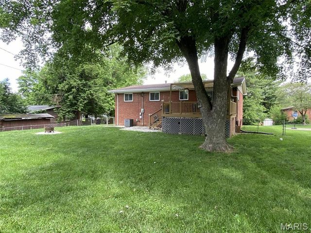 22 Saint George Drive, Belleville, IL 62221