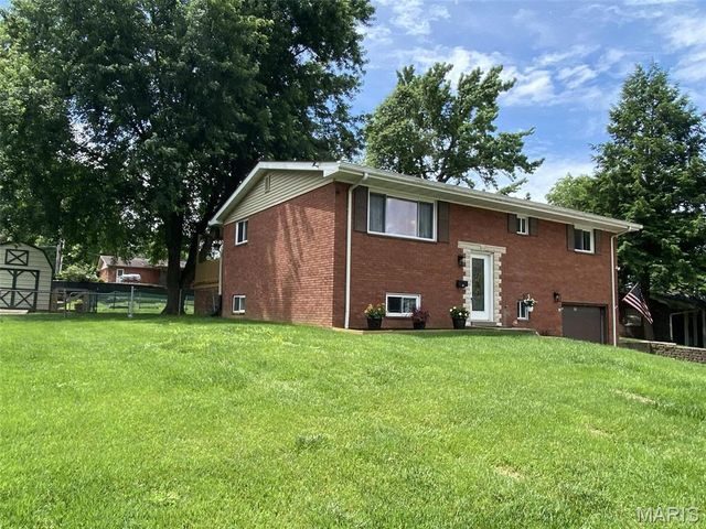 22 Saint George Drive, Belleville, IL 62221