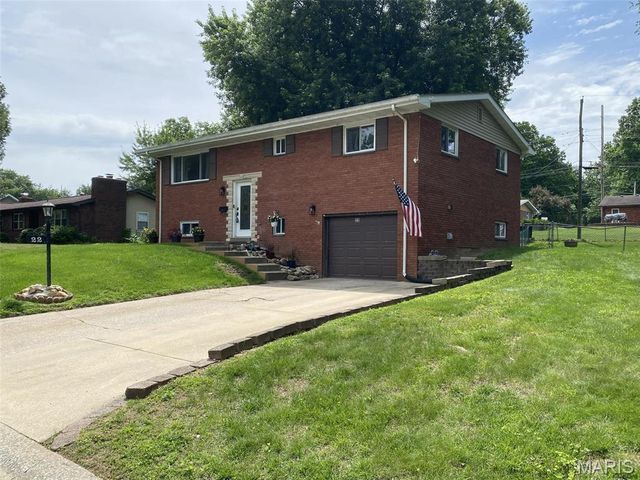 22 Saint George Drive, Belleville, IL 62221