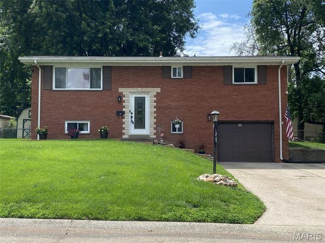 22 Saint George Drive, Belleville, IL 62221