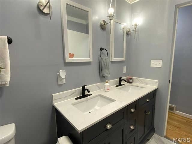 22 Saint George Drive, Belleville, IL 62221