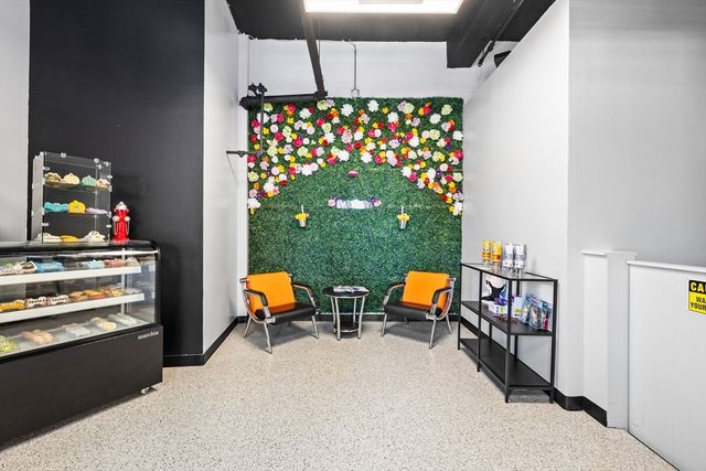 464 Hanover St A, Boston, MA 02113