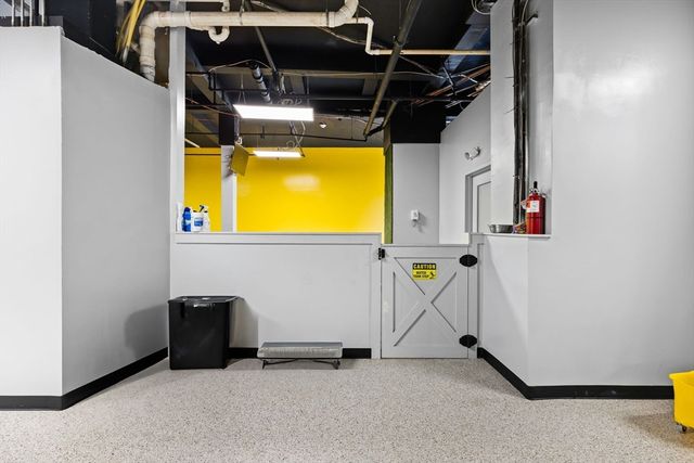 464 Hanover St A, Boston, MA 02113