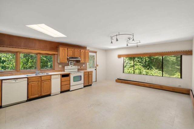 55 Chestnut St, North Reading, MA 01864