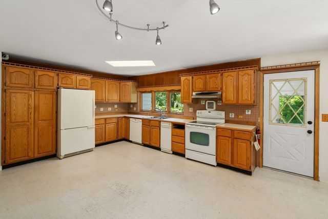 55 Chestnut St, North Reading, MA 01864