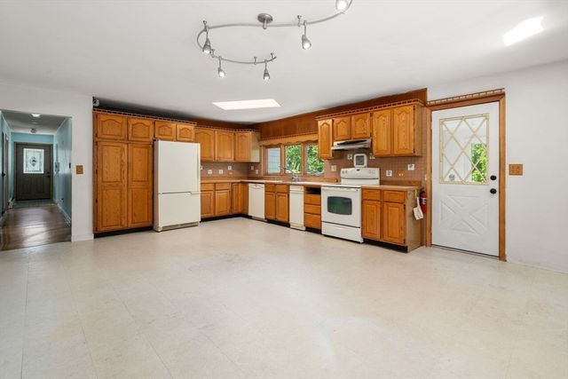 55 Chestnut St, North Reading, MA 01864