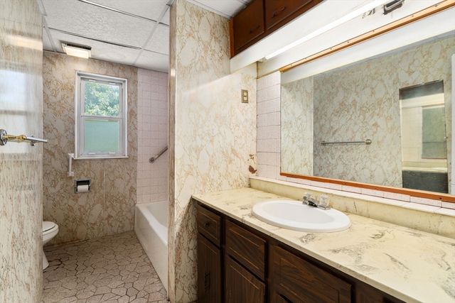55 Chestnut St, North Reading, MA 01864
