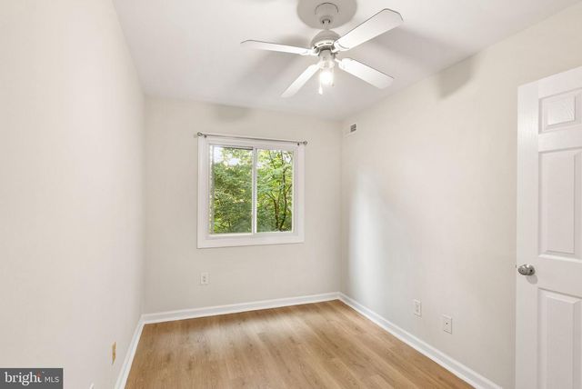 2909 CHARING CROSS RD #12, Falls Church, VA 22042