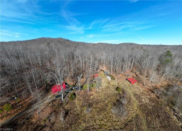 203 Brannock Lane, Pilot Mountain, NC 27041