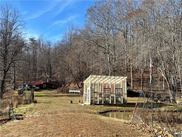 203 Brannock Lane, Pilot Mountain, NC 27041