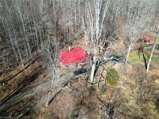 203 Brannock Lane, Pilot Mountain, NC 27041
