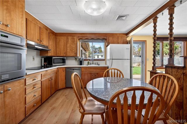 49 Boxwood Circle, Hamburg, NY 14075