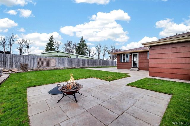 49 Boxwood Circle, Hamburg, NY 14075