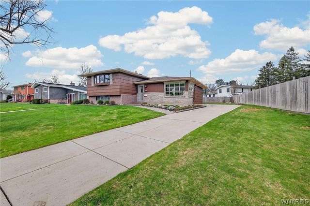 49 Boxwood Circle, Hamburg, NY 14075