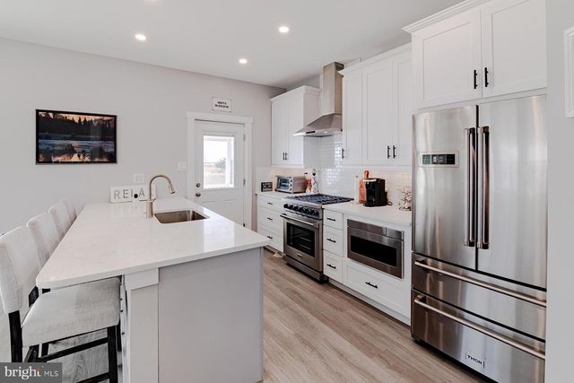 327 OAKLAND AVE, Pleasantville, NJ 08232