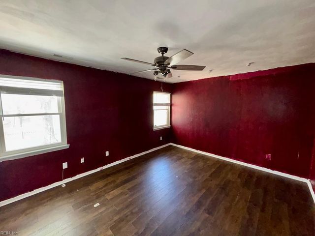 304 Quail Meadow DR, Chesapeake, VA 23323