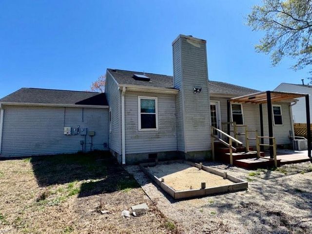 304 Quail Meadow DR, Chesapeake, VA 23323