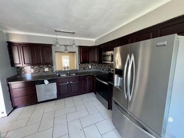 304 Quail Meadow DR, Chesapeake, VA 23323