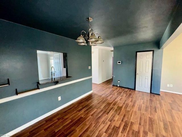 304 Quail Meadow DR, Chesapeake, VA 23323