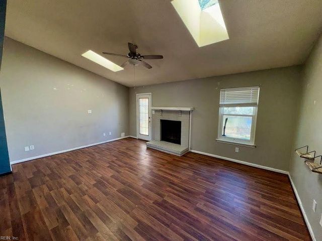 304 Quail Meadow DR, Chesapeake, VA 23323