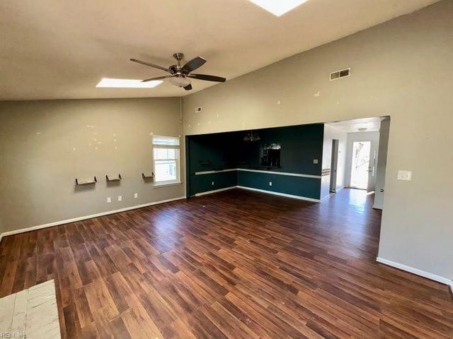 304 Quail Meadow DR, Chesapeake, VA 23323