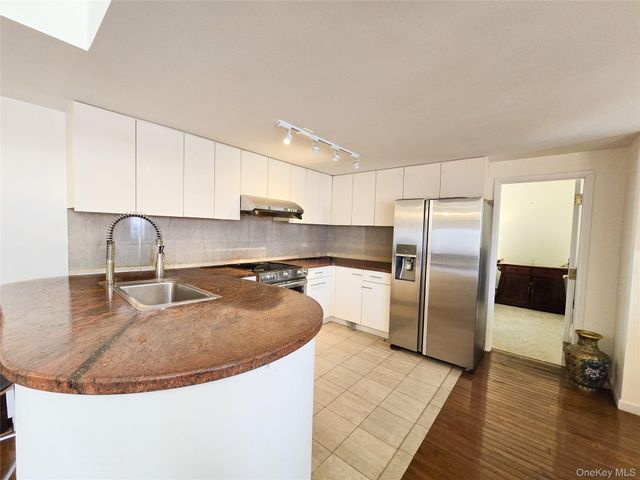 133-47 Sanford Avenue 11A, Flushing, NY 11355
