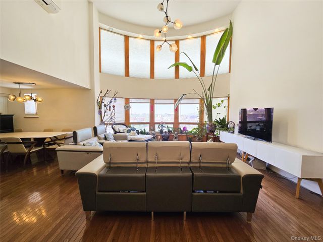 133-47 Sanford Avenue 11A, Flushing, NY 11355