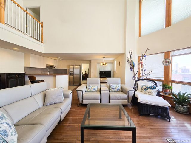 133-47 Sanford Avenue 11A, Flushing, NY 11355