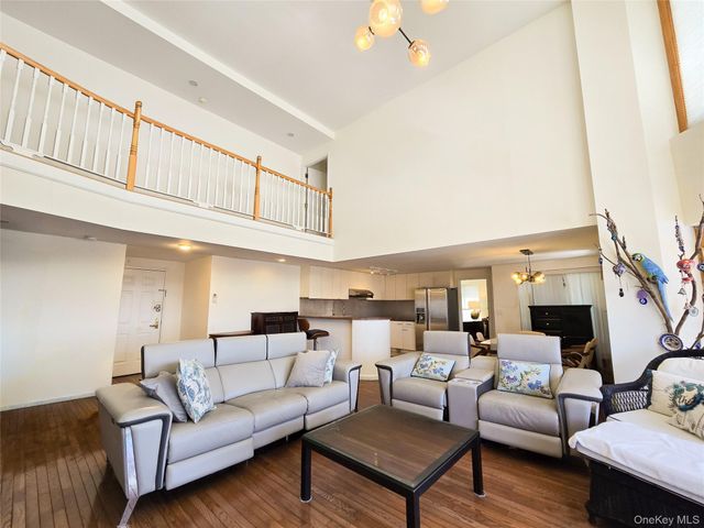 133-47 Sanford Avenue 11A, Flushing, NY 11355