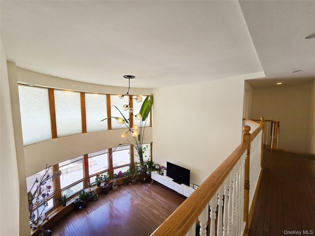 133-47 Sanford Avenue 11A, Flushing, NY 11355