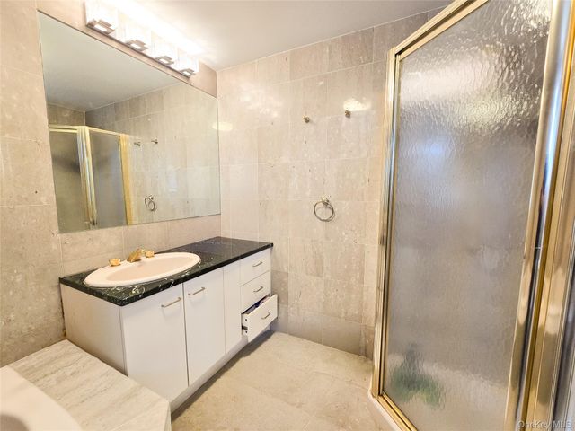 133-47 Sanford Avenue 11A, Flushing, NY 11355