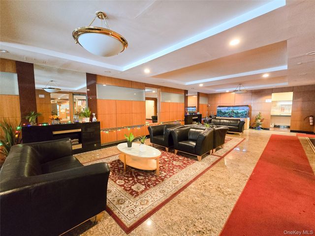 133-47 Sanford Avenue 11A, Flushing, NY 11355