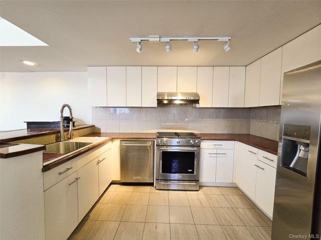 133-47 Sanford Avenue 11A, Flushing, NY 11355