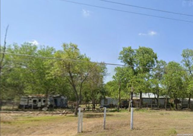 304 E Hunt St, Pleasanton, TX 78064