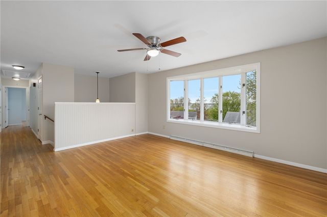 23 Algonquin Drive, Middletown, RI 02842