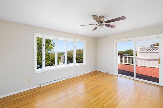 23 Algonquin Drive, Middletown, RI 02842