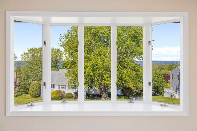 23 Algonquin Drive, Middletown, RI 02842