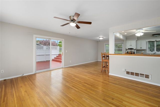 23 Algonquin Drive, Middletown, RI 02842