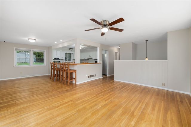 23 Algonquin Drive, Middletown, RI 02842
