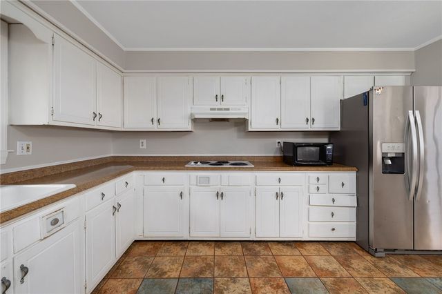 23 Algonquin Drive, Middletown, RI 02842