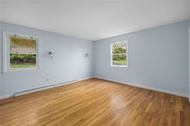 23 Algonquin Drive, Middletown, RI 02842