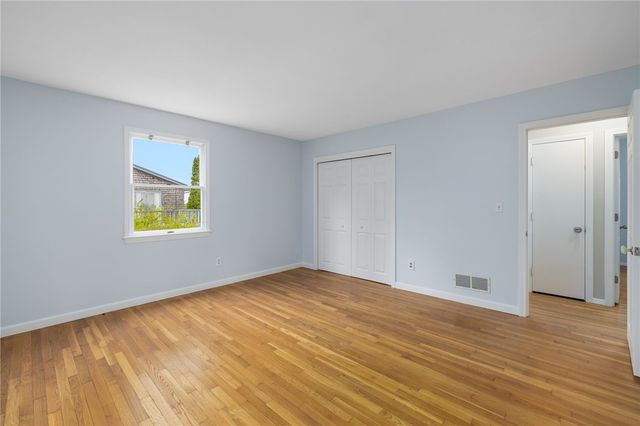 23 Algonquin Drive, Middletown, RI 02842